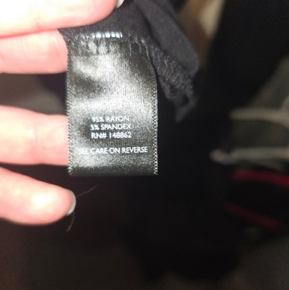 🍂🍁Torrid 2 Foxy Cold Shoulder Long Sleeve Top - Picture 3 of 4